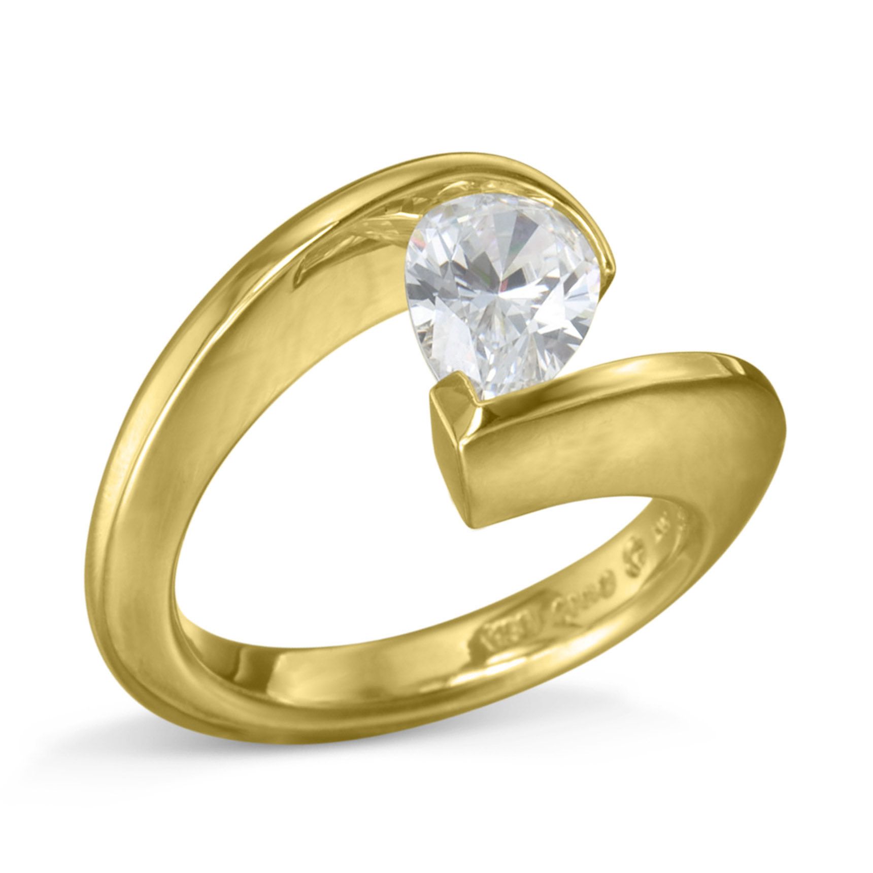 特金Raine的梨形钻石拉伸永久戒指