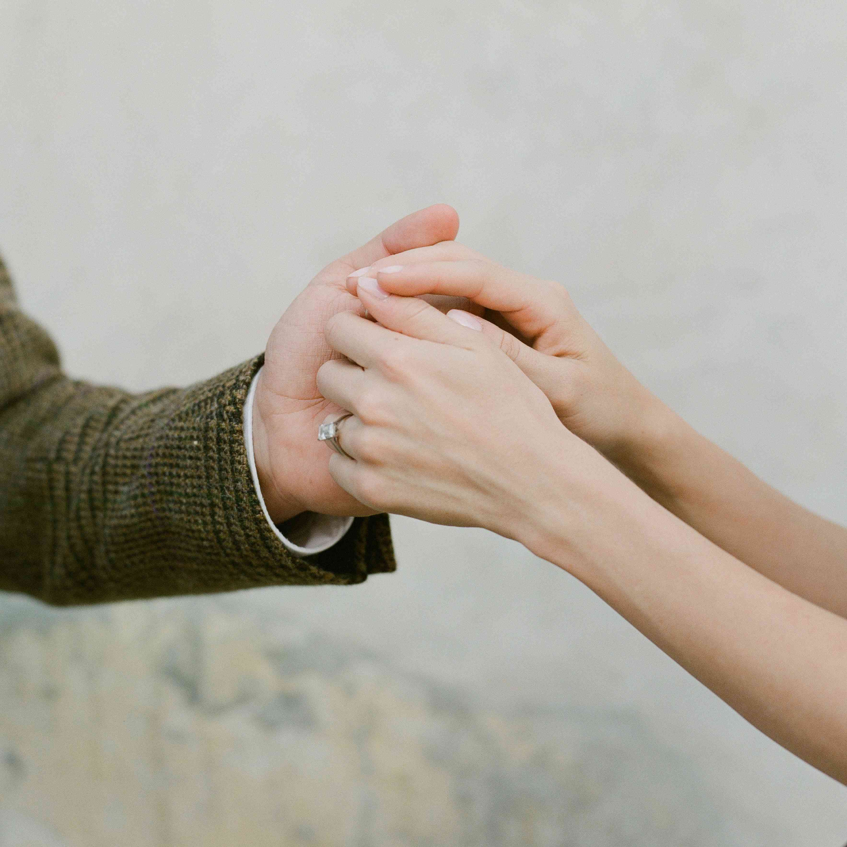 斯蒂芬妮·希尔订婚照ld乐动官网