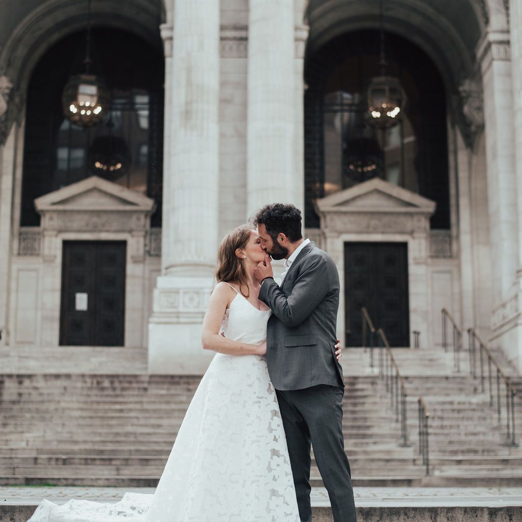 新郎和新娘接吻