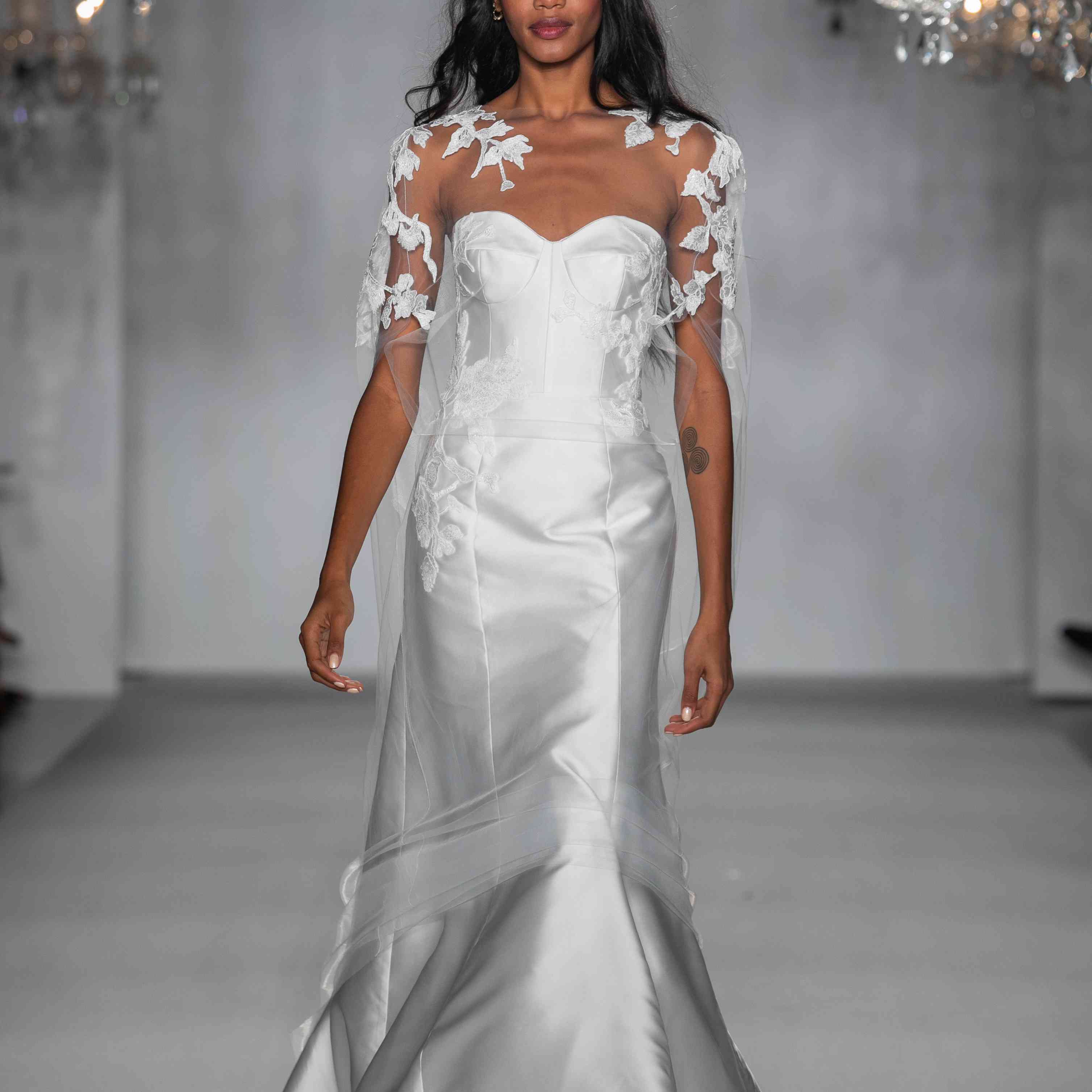 安妮·巴尔婚纱