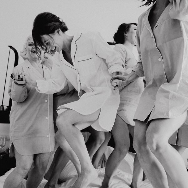 <p>跳上床的伴娘</ p>