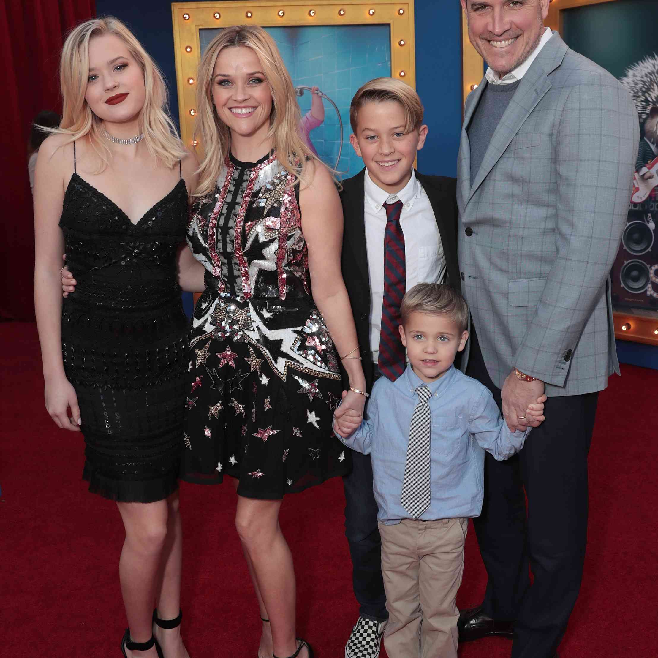 瑞茜·威瑟斯彭，吉姆·托斯，还有他们的孩子们＂class=