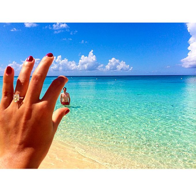 订婚戒指有问题在海ld乐动官网滩度假