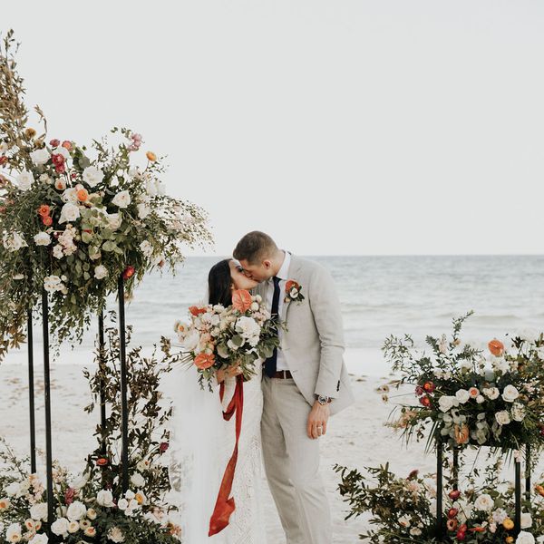 凯蒂·郭和达斯汀·考克斯在墨西哥图卢姆结婚。