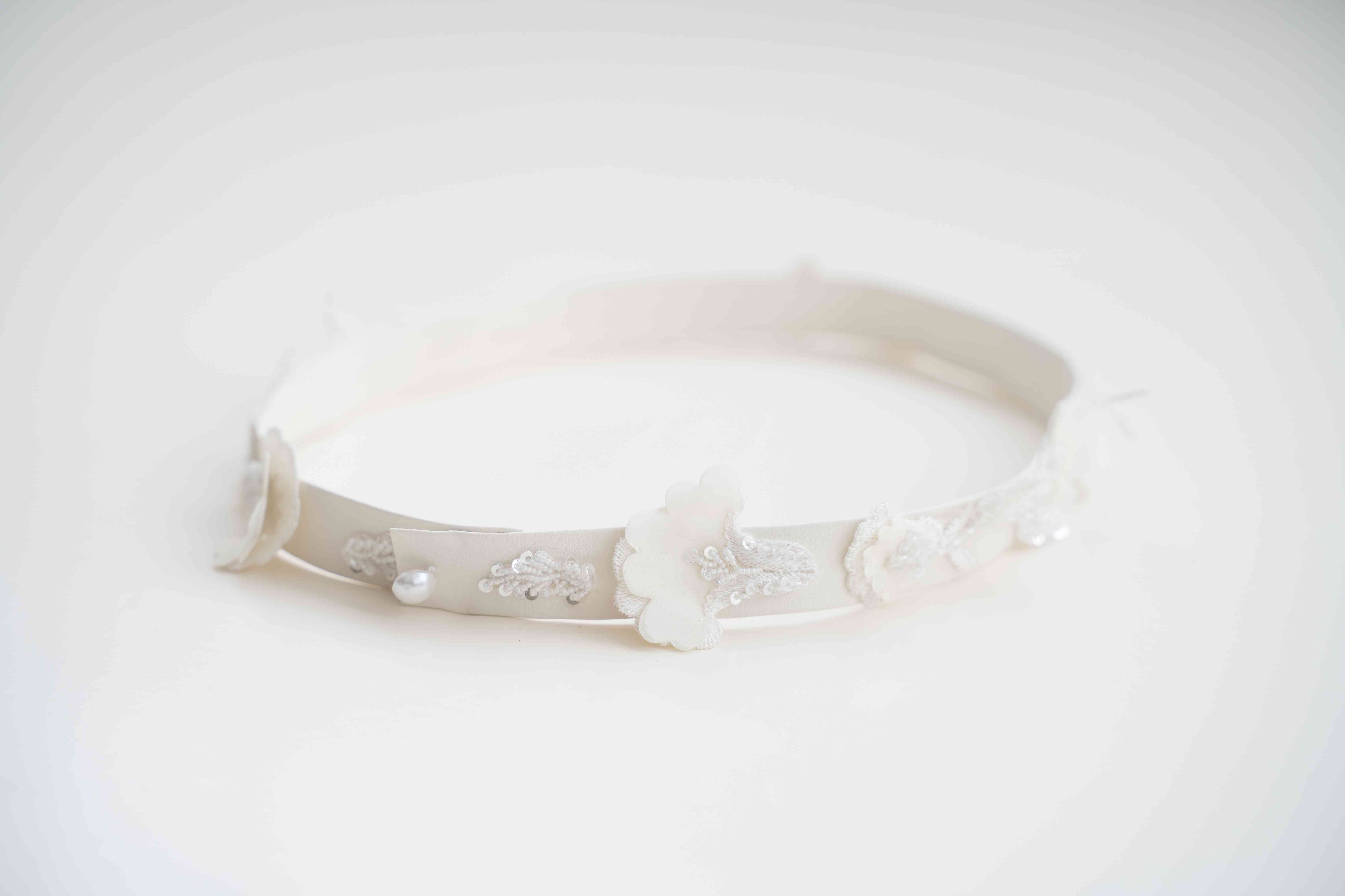 白色花带与贴花