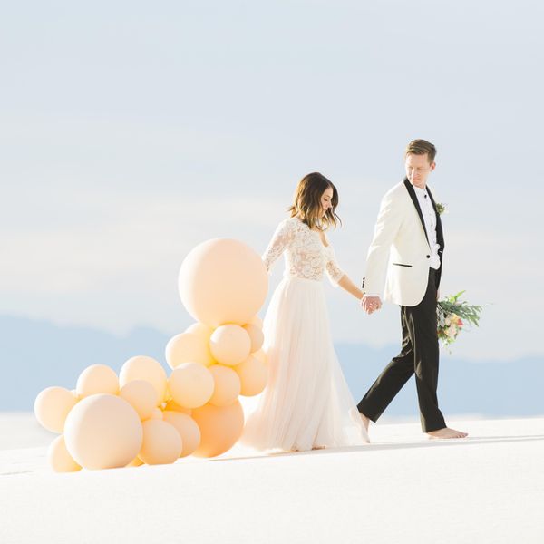 一簇簇桃色的气球