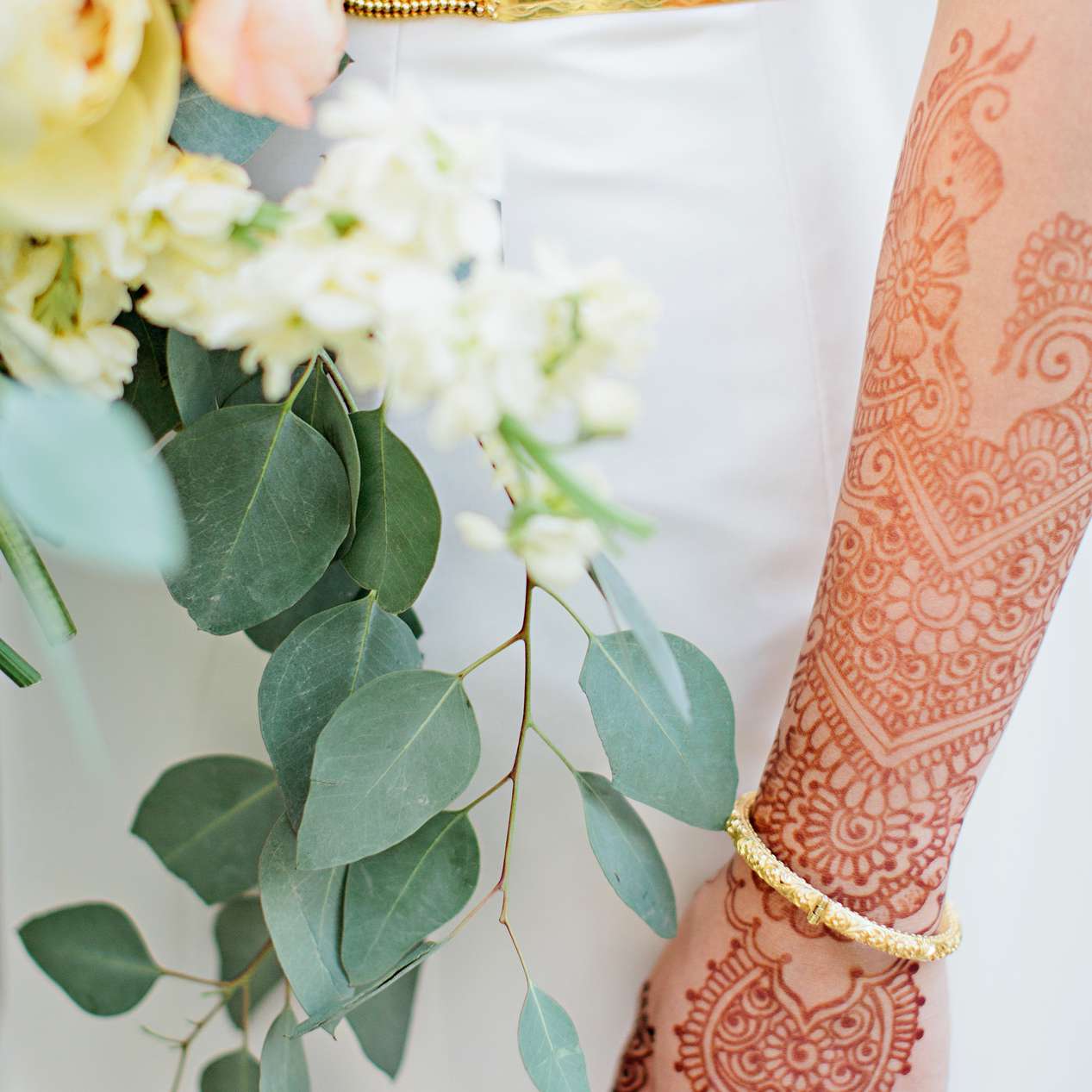 有指甲花纹身的新娘