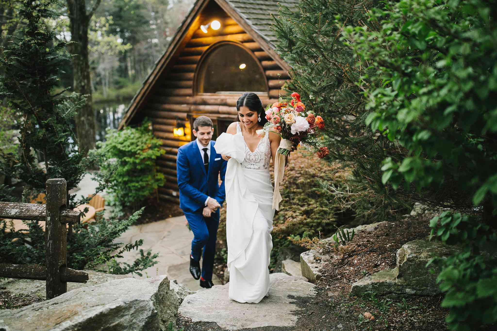 新娘和新郎做他们的方式接待