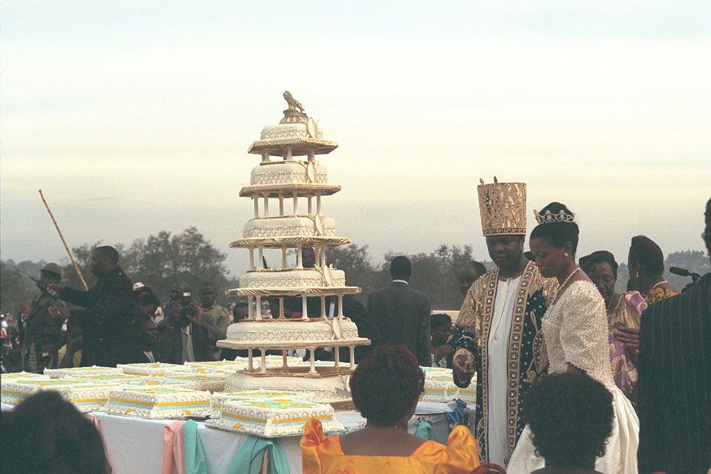 罗纳德国王Muwenda Mutebi II婚礼蛋糕