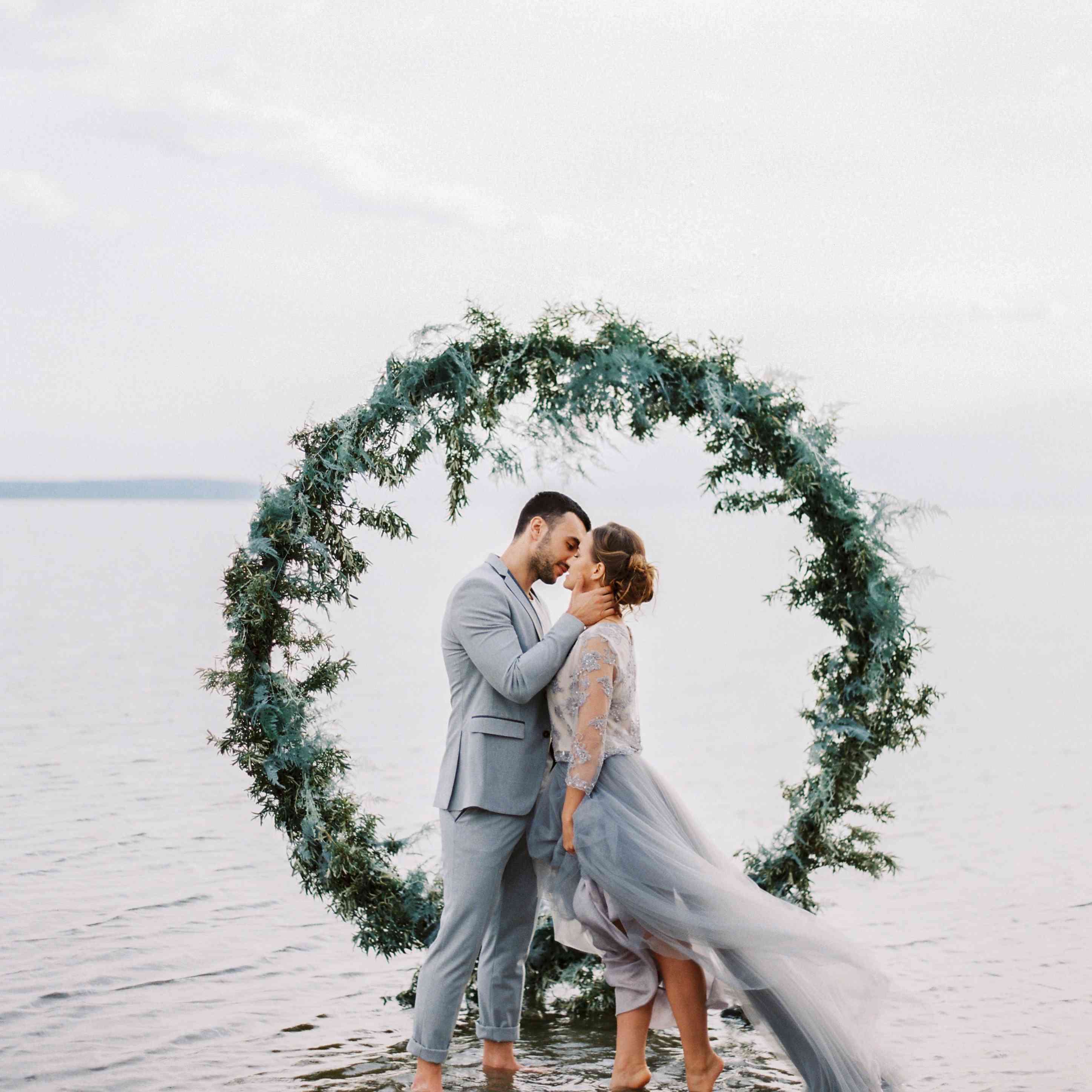 <P>绿化花圈在水</ P>