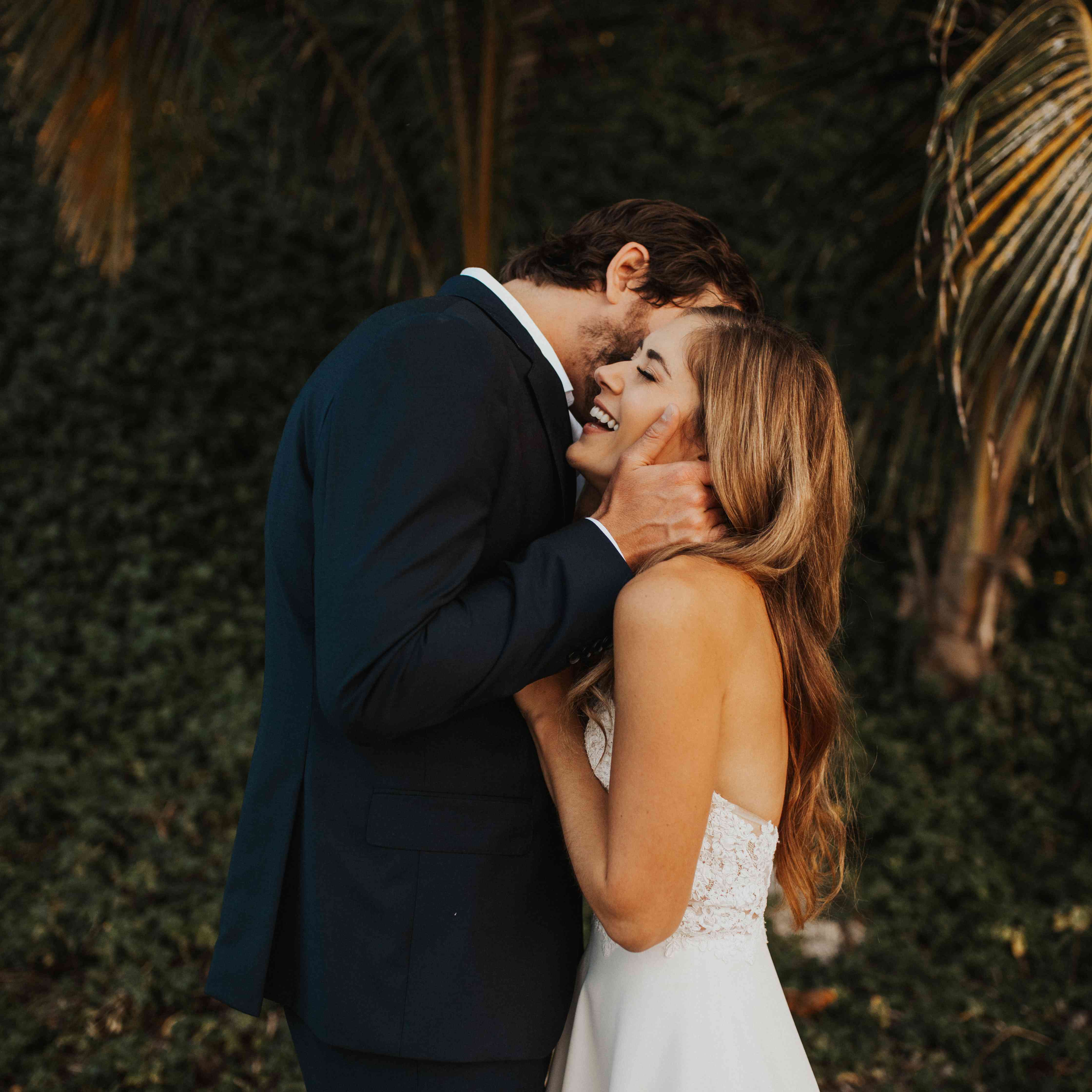 p>新娘新郎接吻</p><br><br>