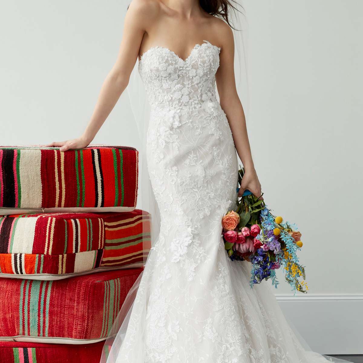 无肩带甜心蕾丝蕾丝健康和耀斑的模型与3d花卉图案