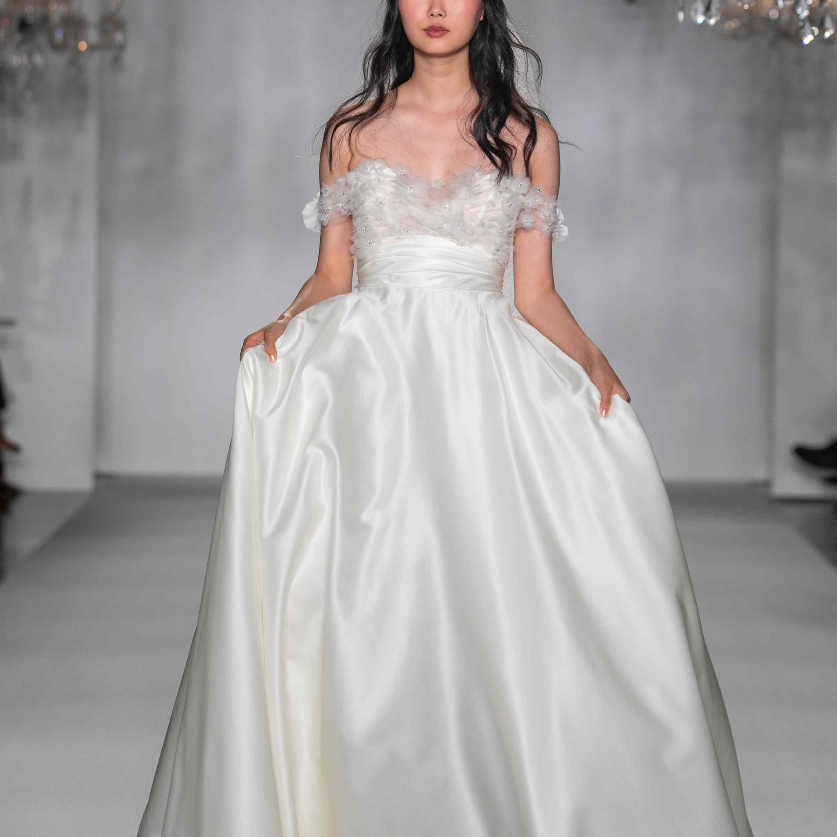 安妮·巴尔婚纱