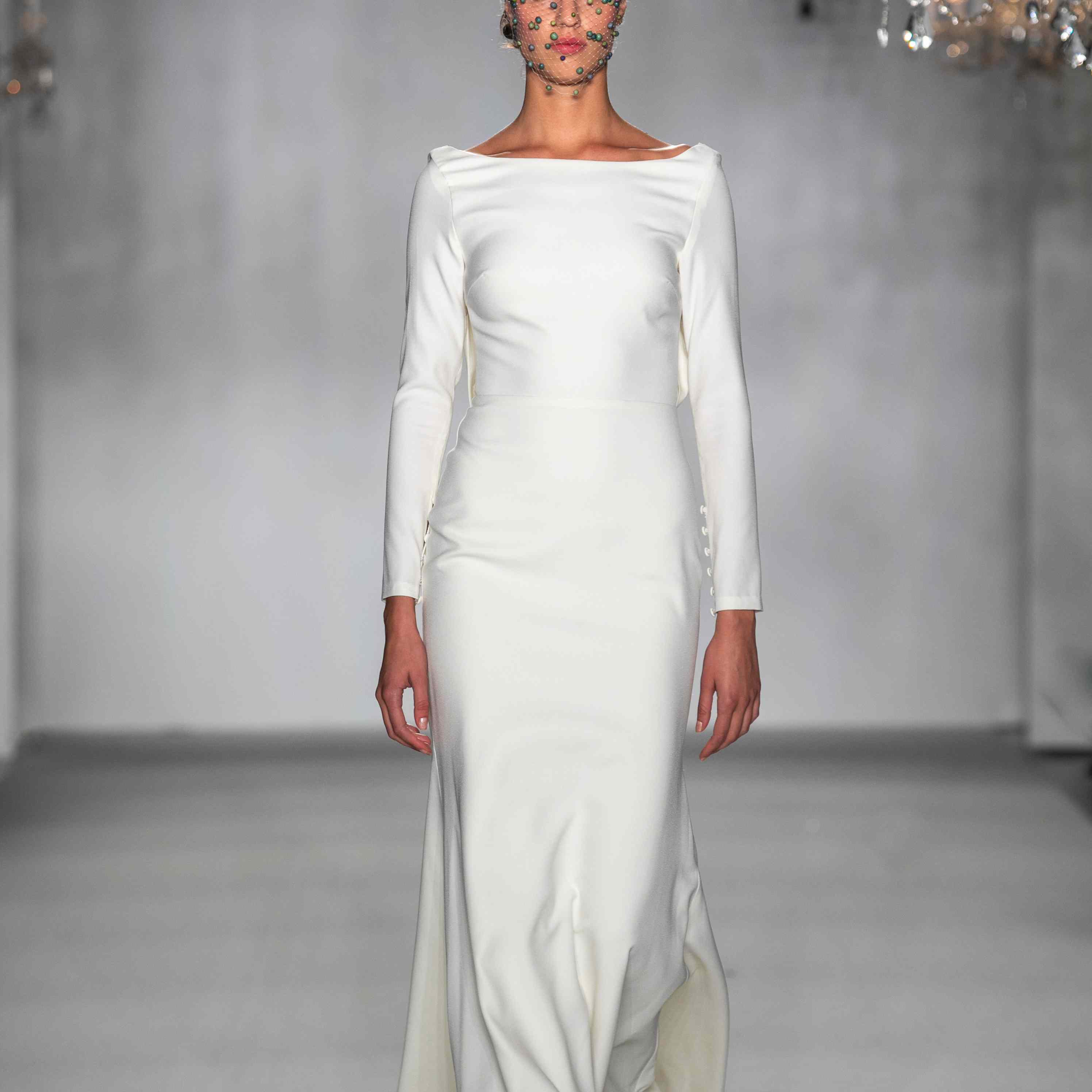 安妮·巴尔婚纱