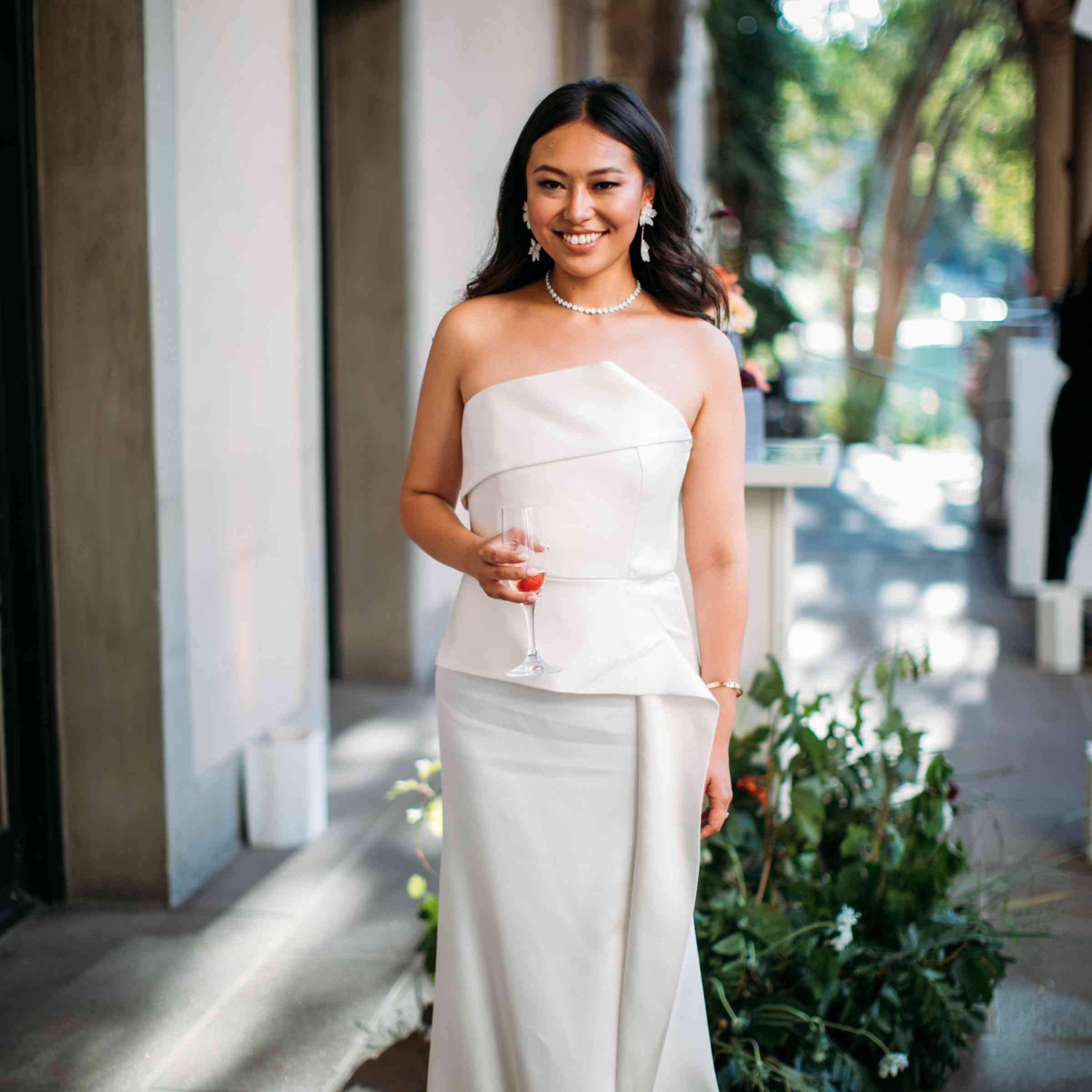 无肩带缎面礼服