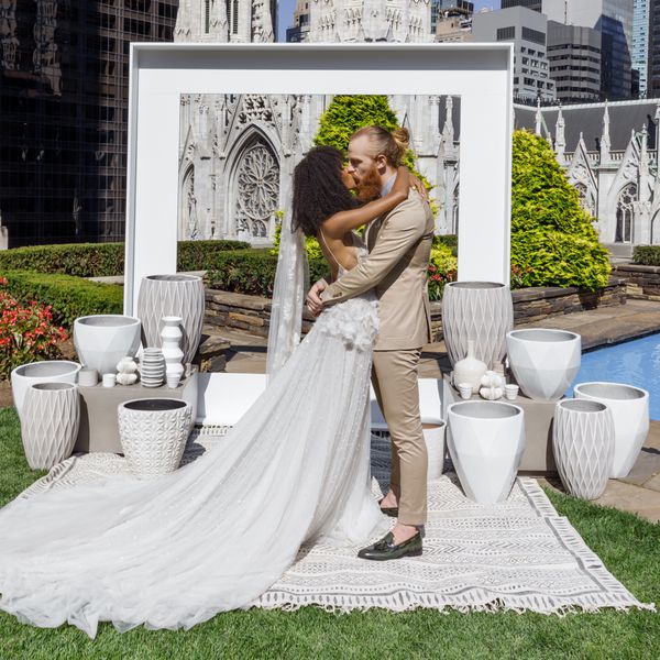 新娘和新郎亲吻