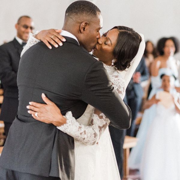 新娘和新郎亲吻