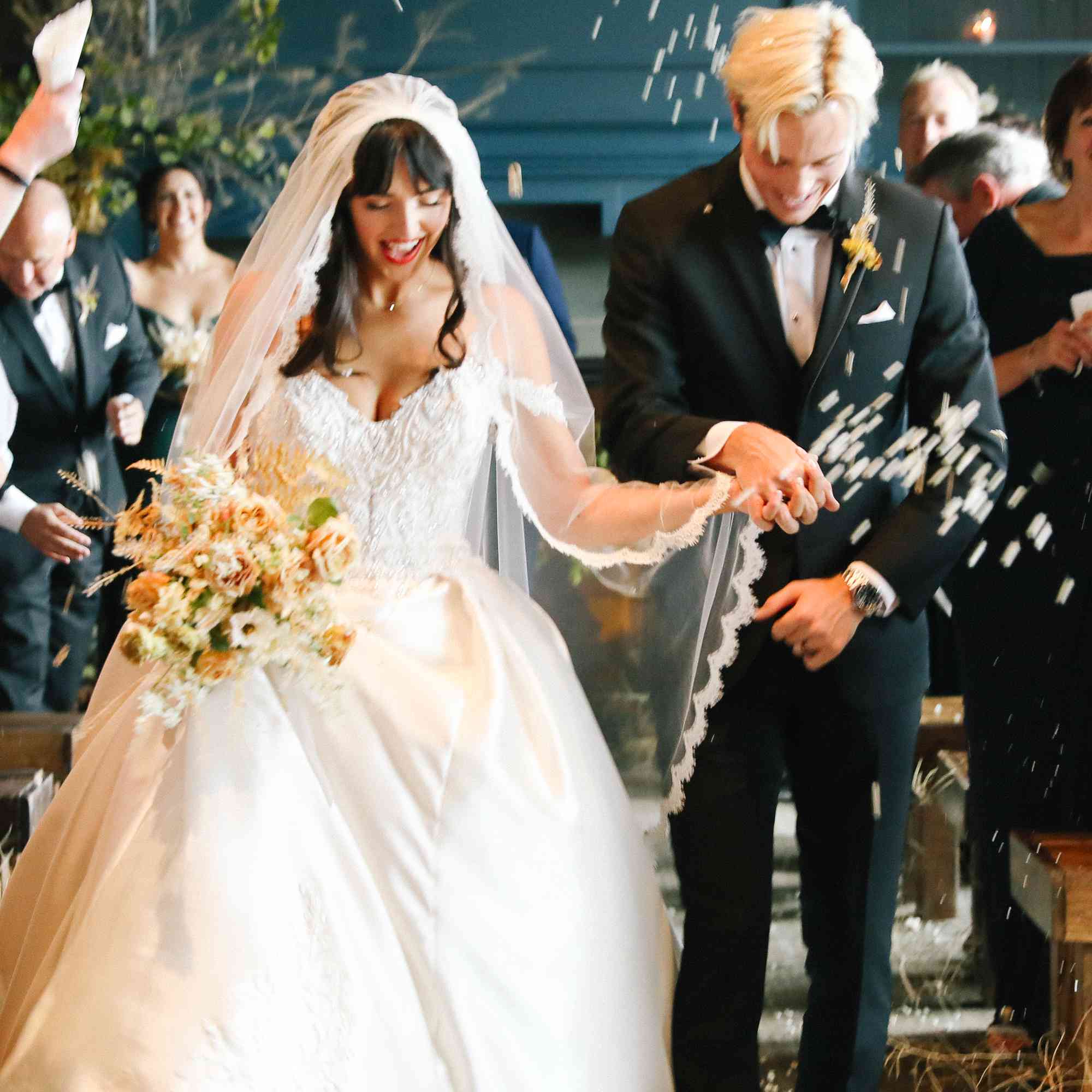 萨凡纳和瑞克的婚礼，退会“class=