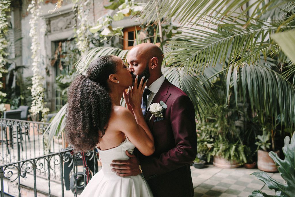 新娘和新郎”class=