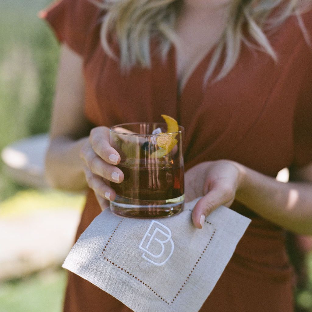 经典鸡尾酒和定制餐巾