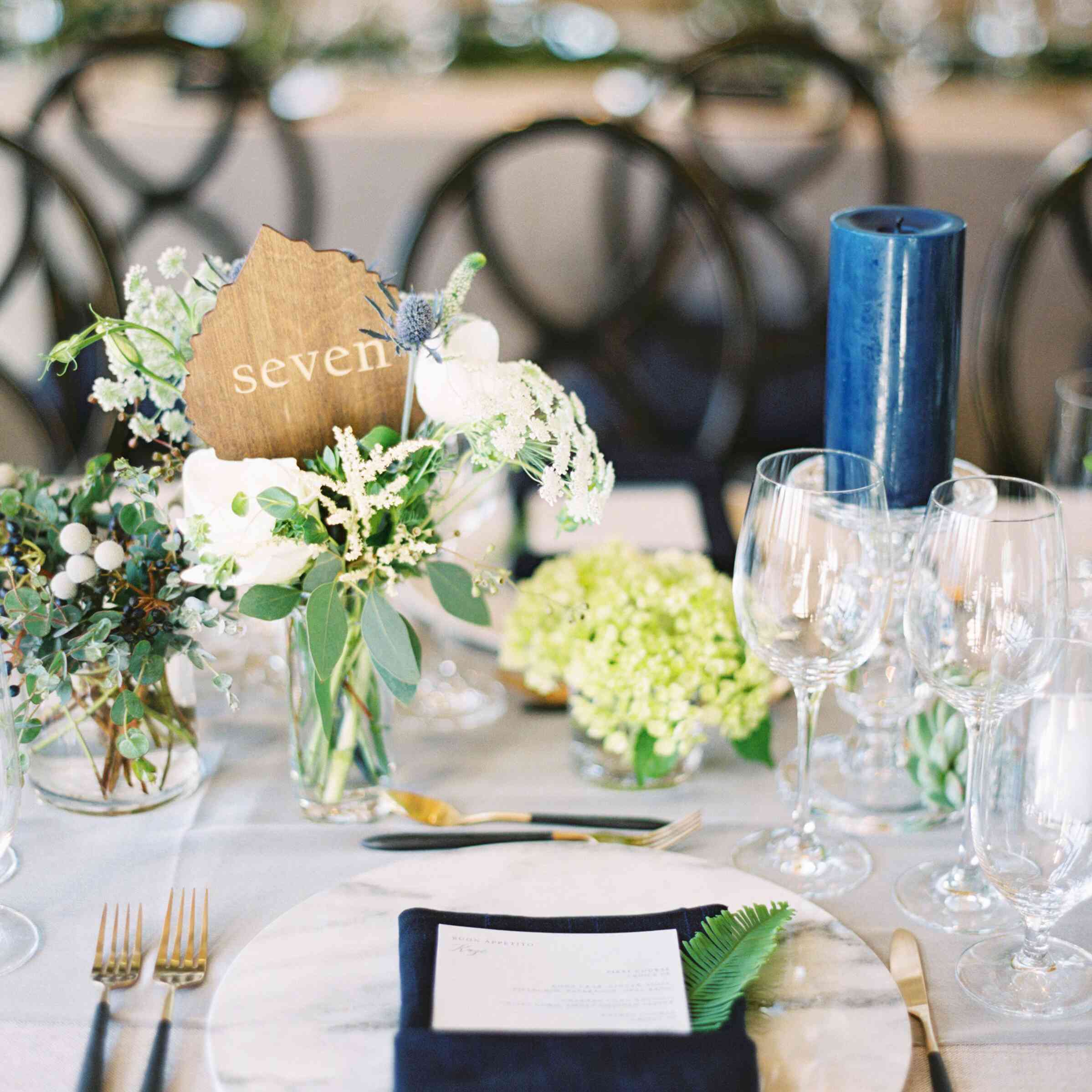 插在花瓶里的表号使用木叶子