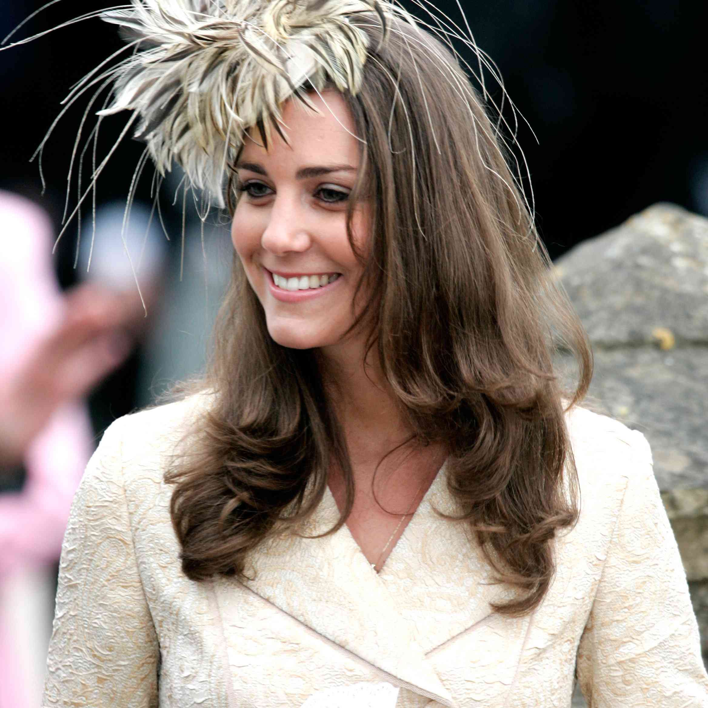 凯特·米德尔顿在劳拉卡米拉和哈里·洛佩斯在圣Cyriac教堂，拉科克婚礼