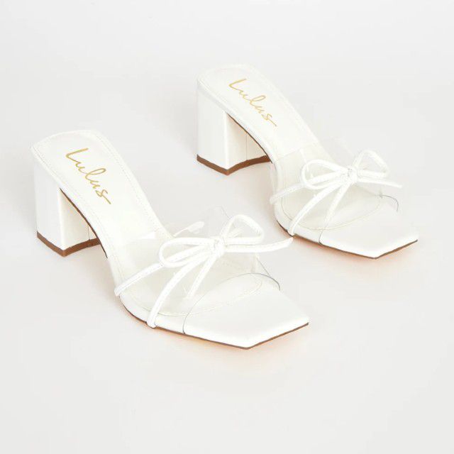 广场脚趾高跟鞋