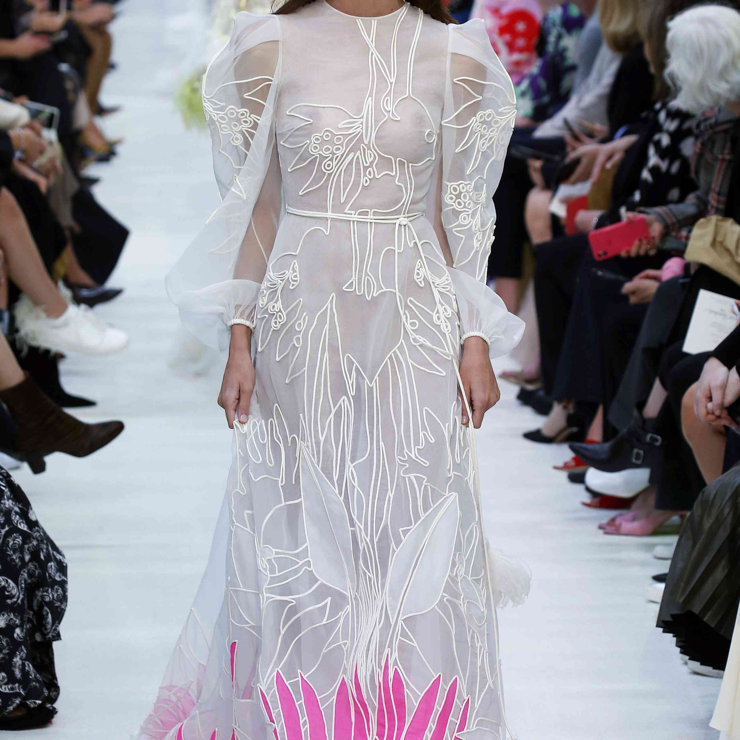 华伦天奴巴黎时装周