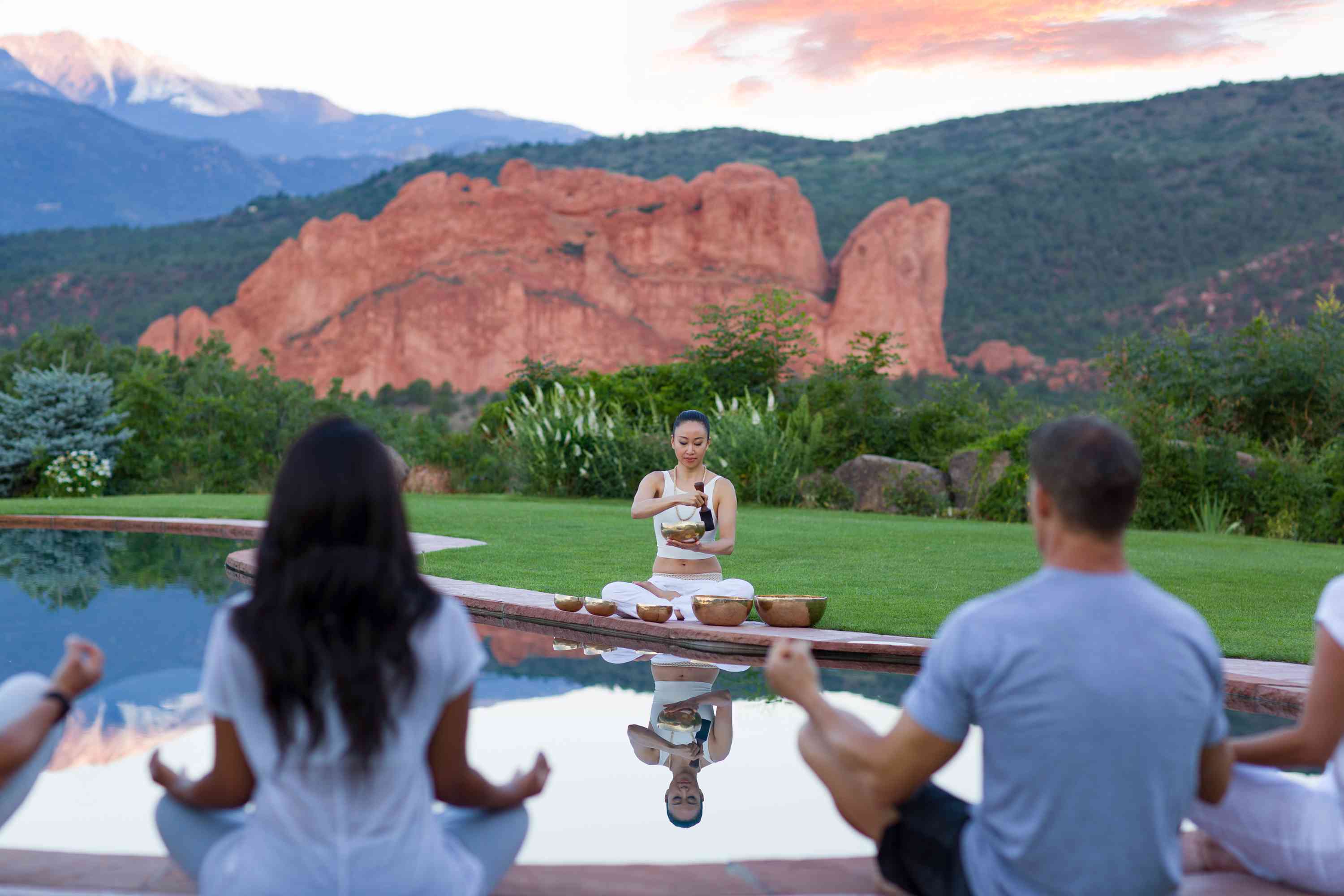 户外冥想班在科罗拉多斯普林斯在众神花园度假村