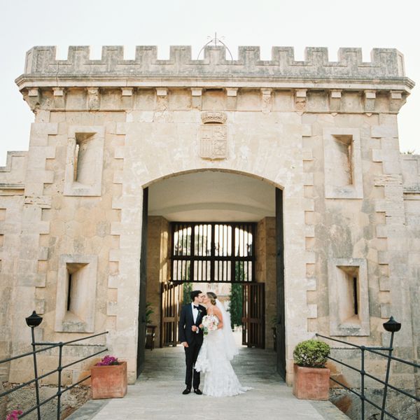 新郎和新娘接吻