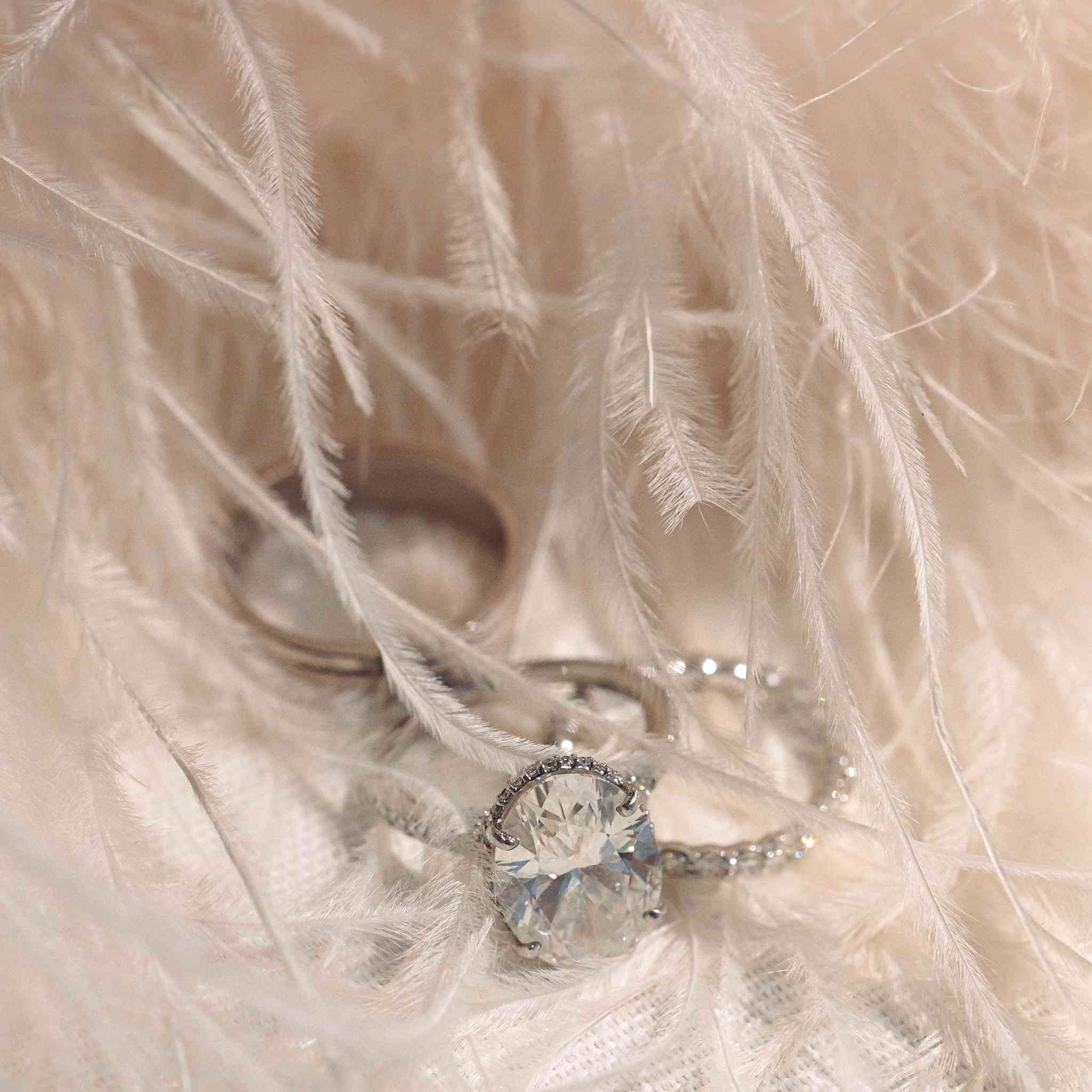 ld乐动官网订婚戒指和结婚戒指