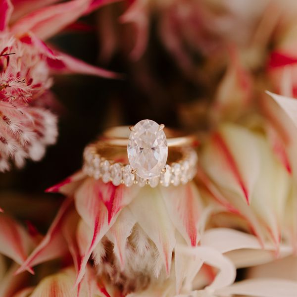 ld乐动官网订婚戒指和结婚戒指