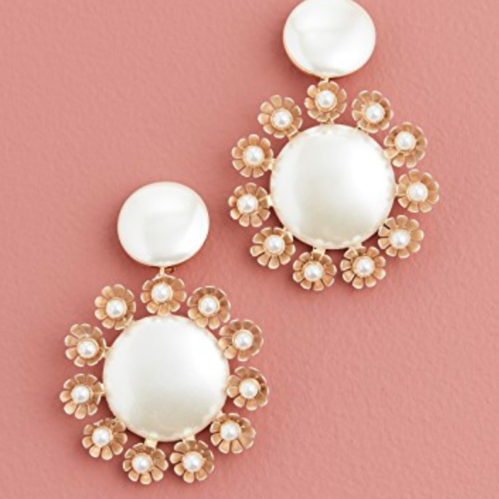 圆形耳环与Plumeria修剪