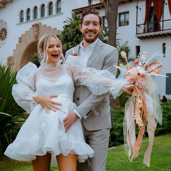 怀孕的夫妇“class=