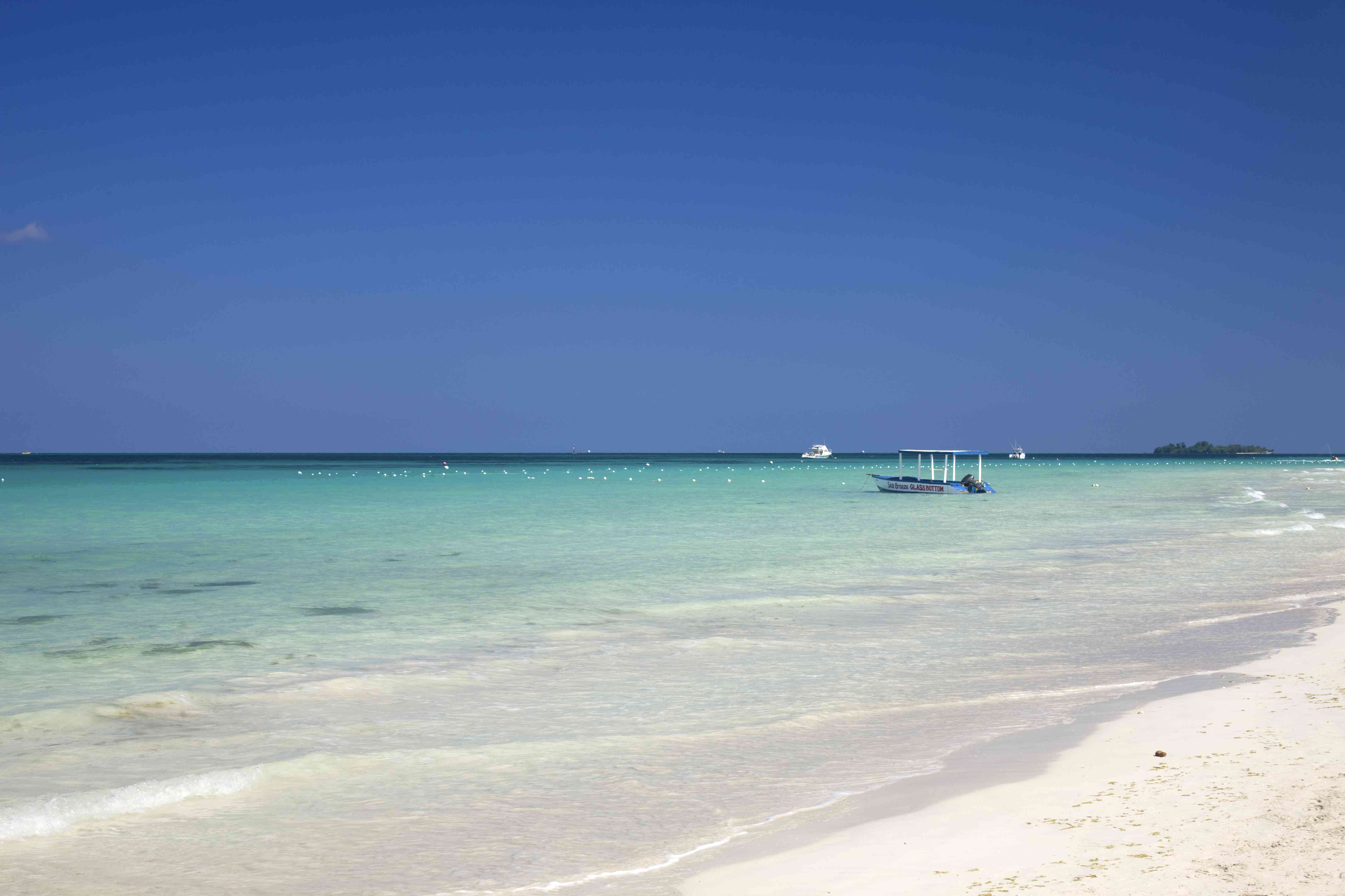 小船在牙买加固定七里滩关闭