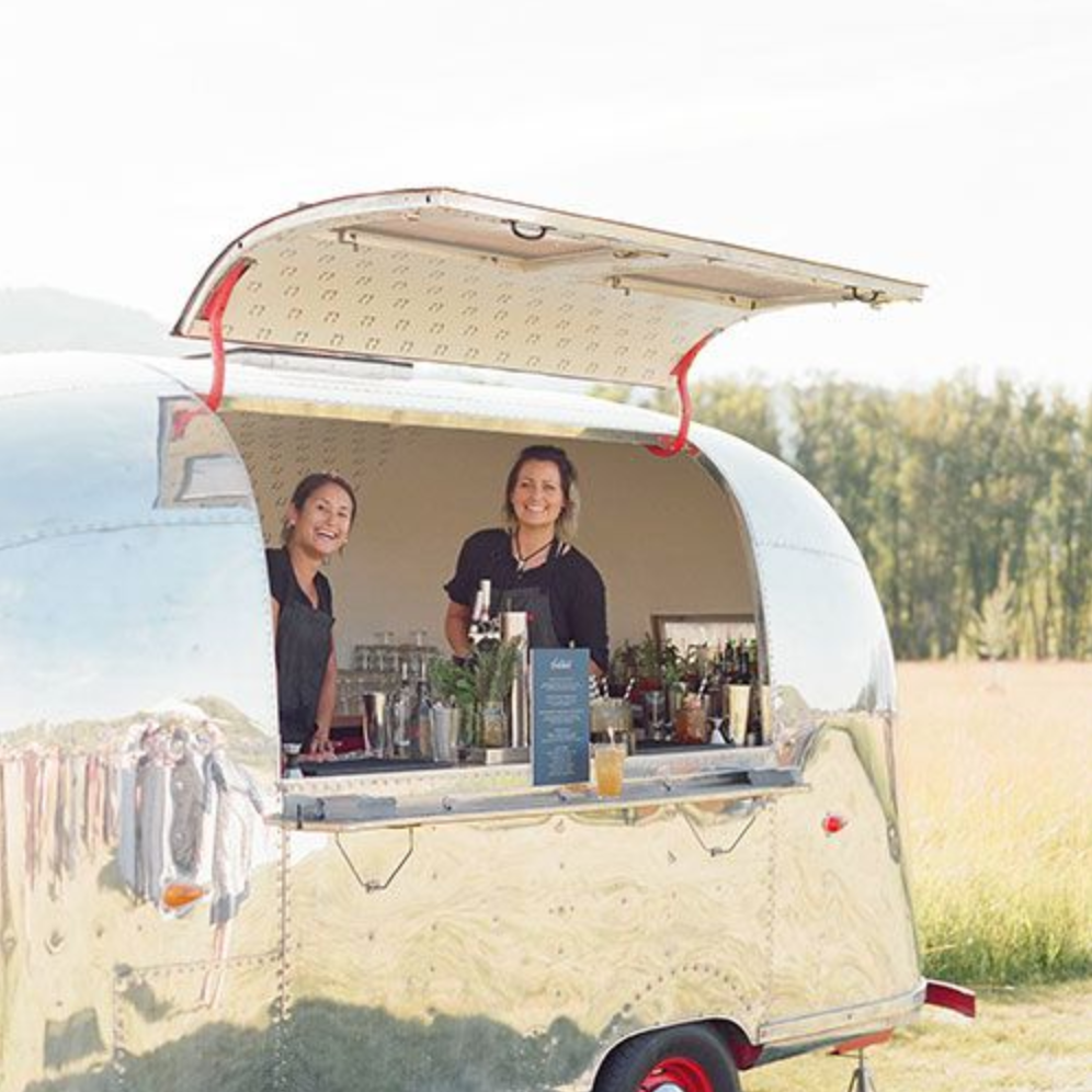 复古的移动酒吧