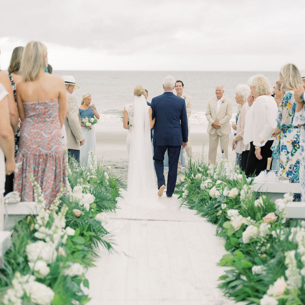 父亲送新娘”class=