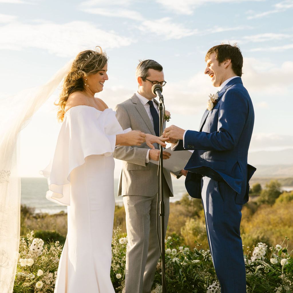 新娘和新郎交换誓言