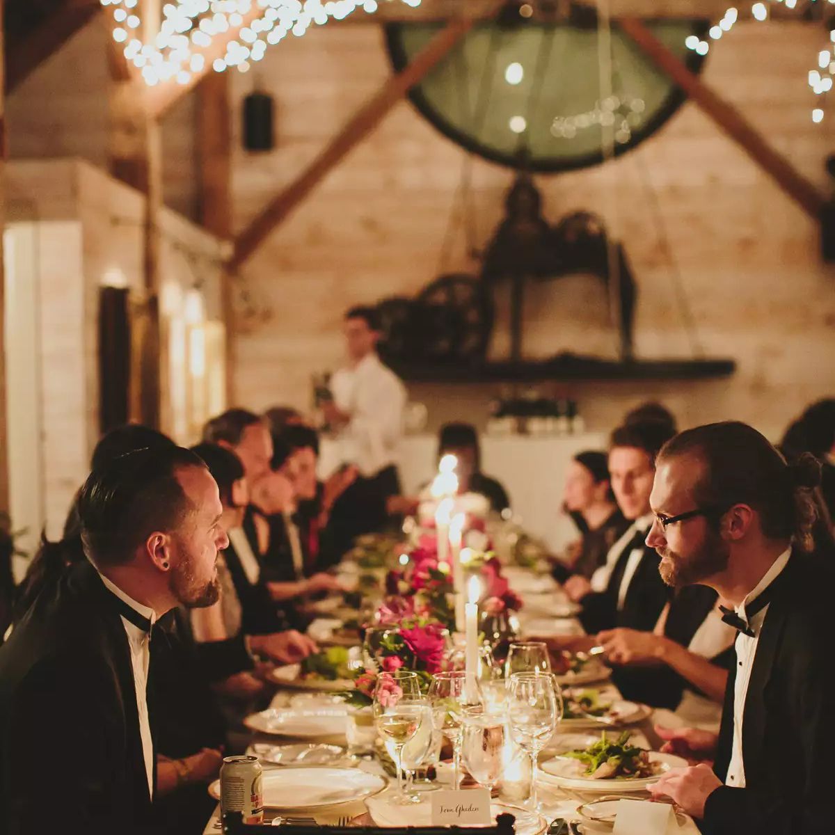 家庭风格的晚餐服务亲密