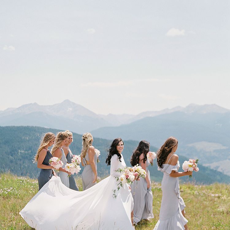 < p >灰色伴娘礼服< / p > < br > < br >