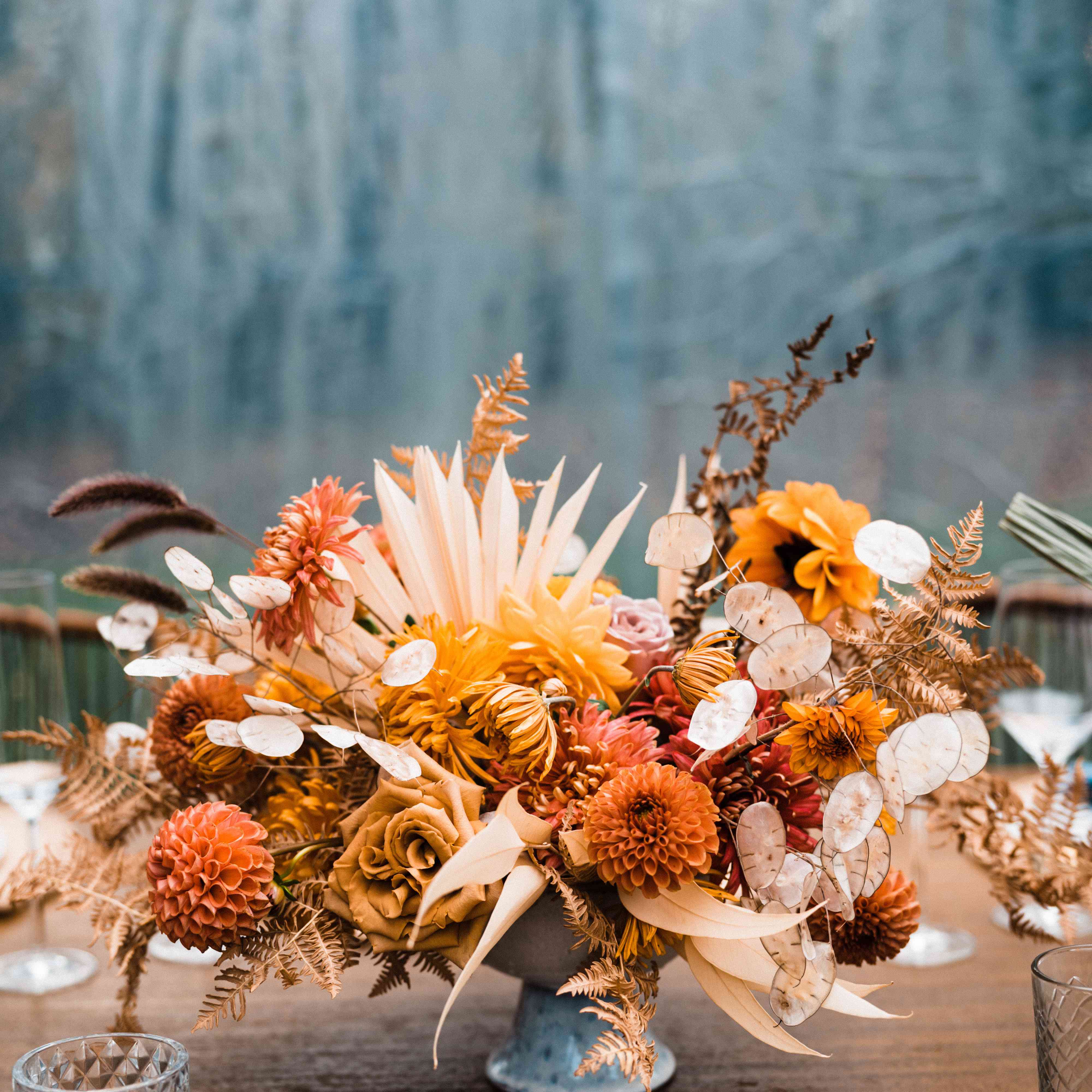 变形下降花卉中心