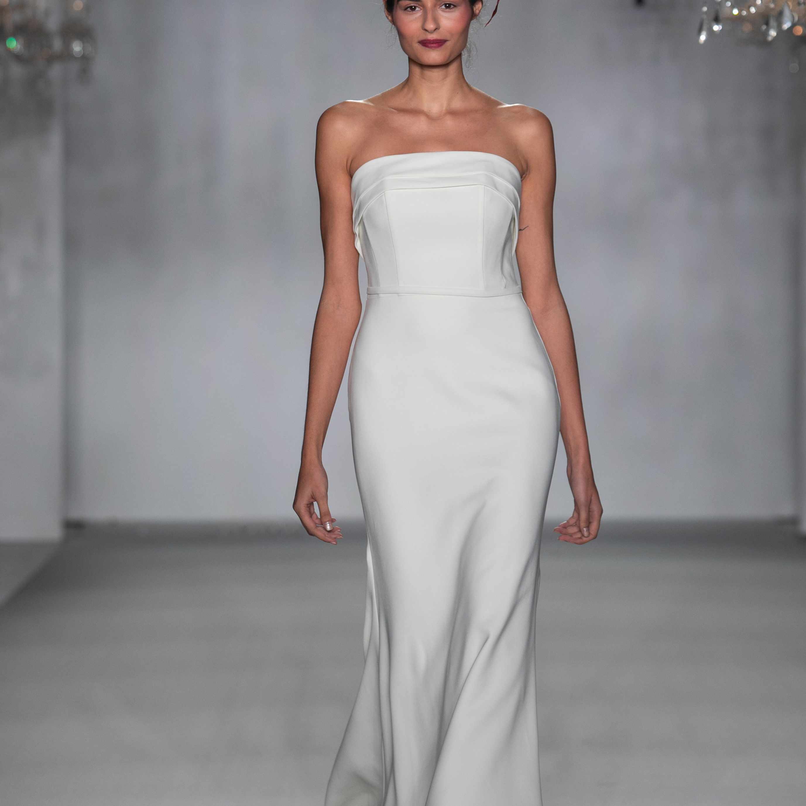 安妮·巴尔婚纱