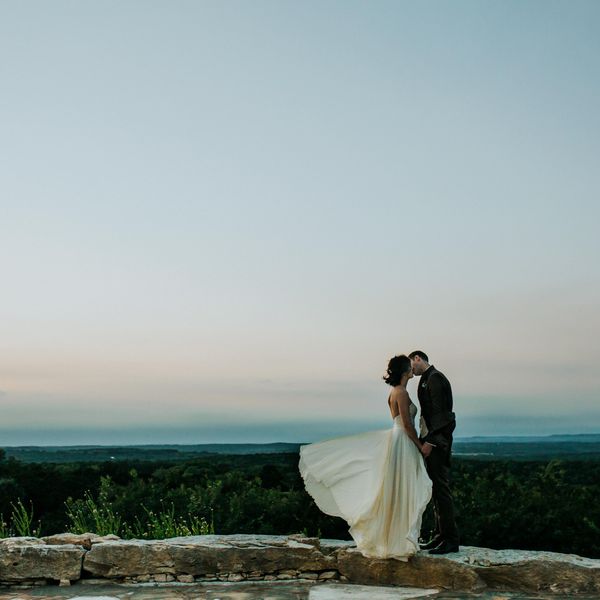 在德克萨斯州的米兰达牧场拍摄的结婚照