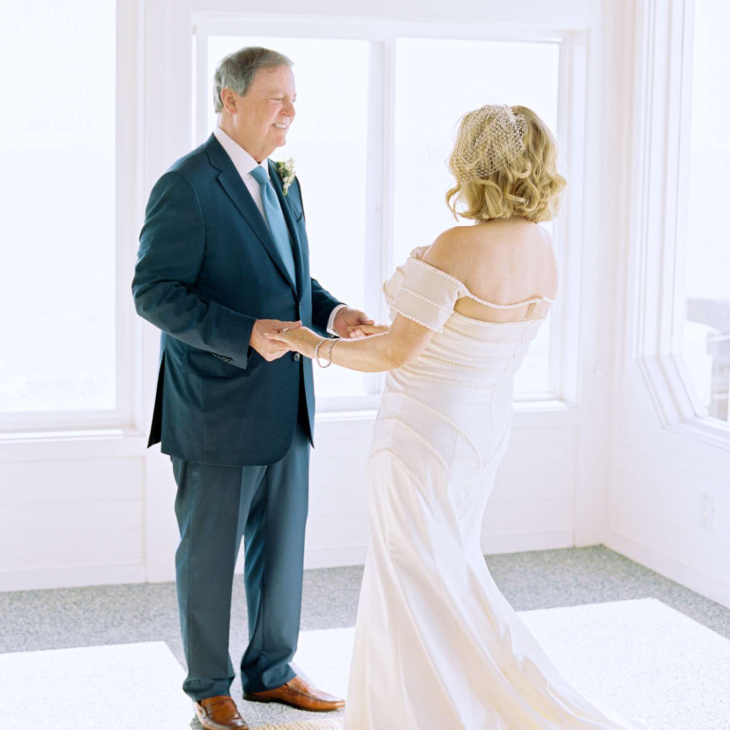 亲密的加利福尼亚婚礼，新娘新郎第一眼