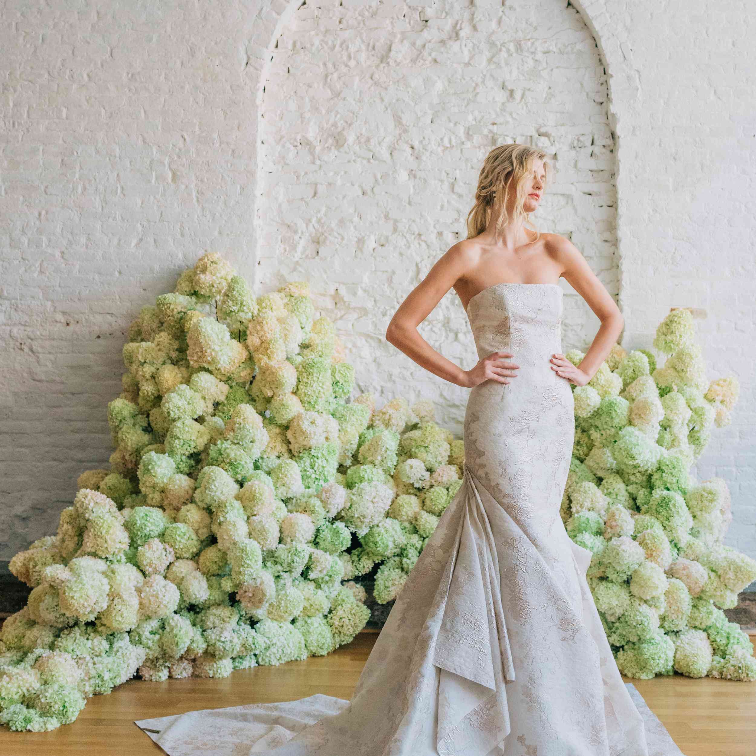 卡罗尔汉娜婚纱礼服