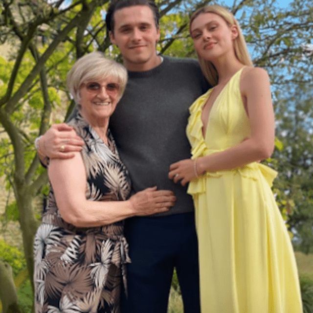 布鲁克林·贝克汉姆与祖母