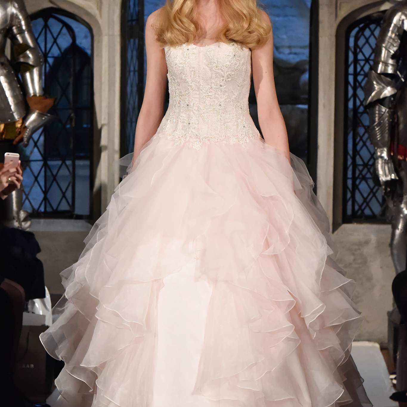 <P>的Oleg卡西尼婚纱弹簧2018 </ P>搜索结果