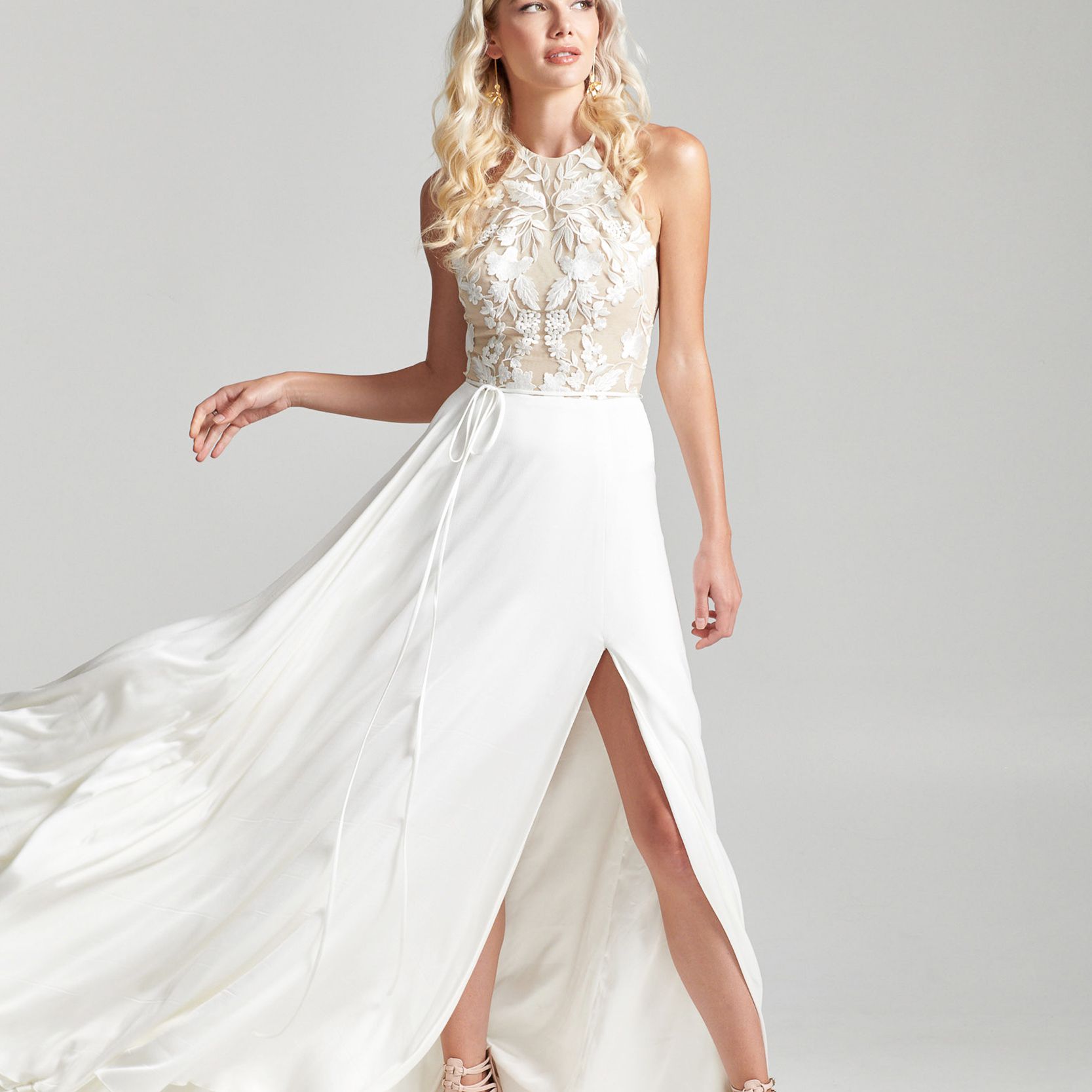 丽贝卡·舍内菲尔德婚纱