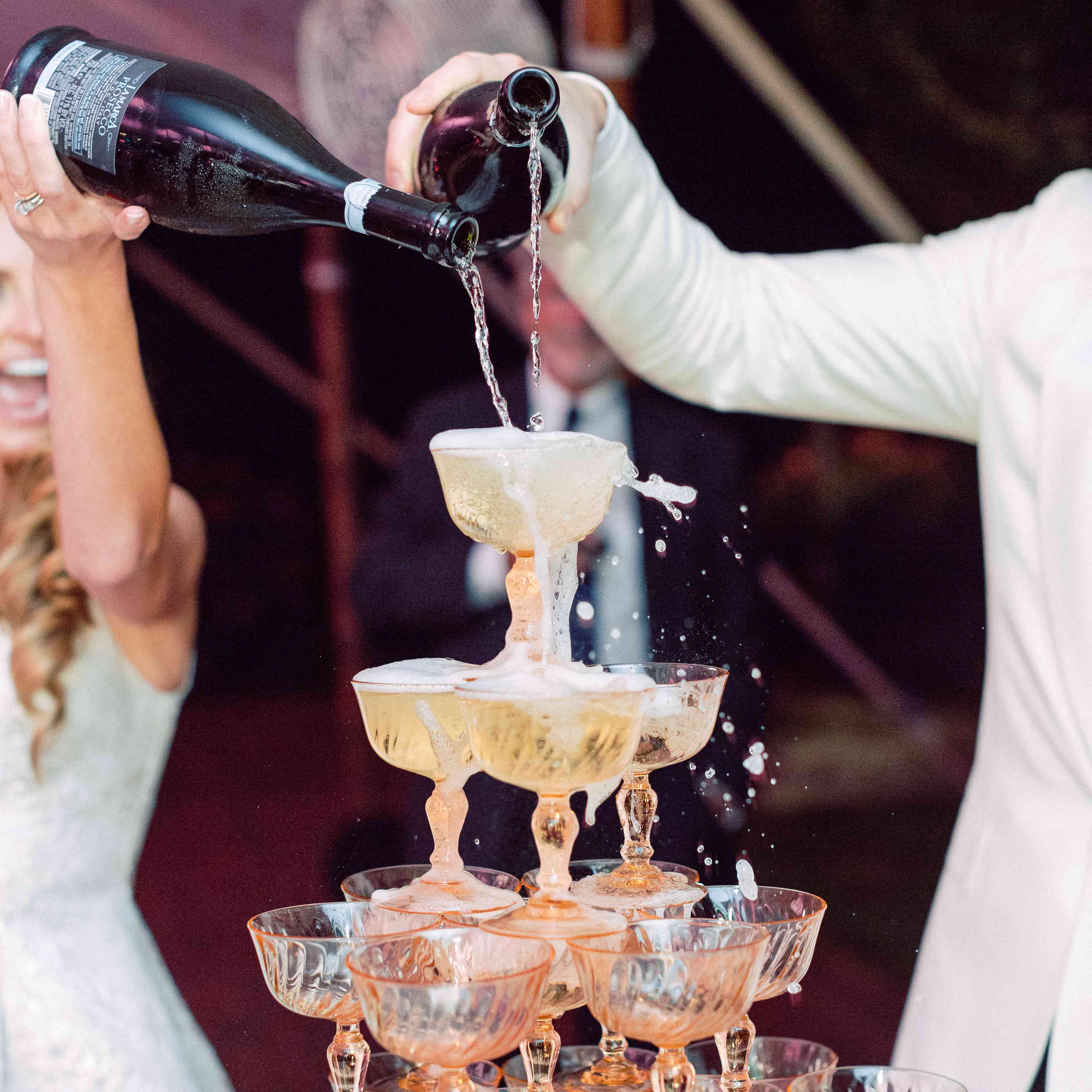 < p >香槟塔< / p > < br > < br >