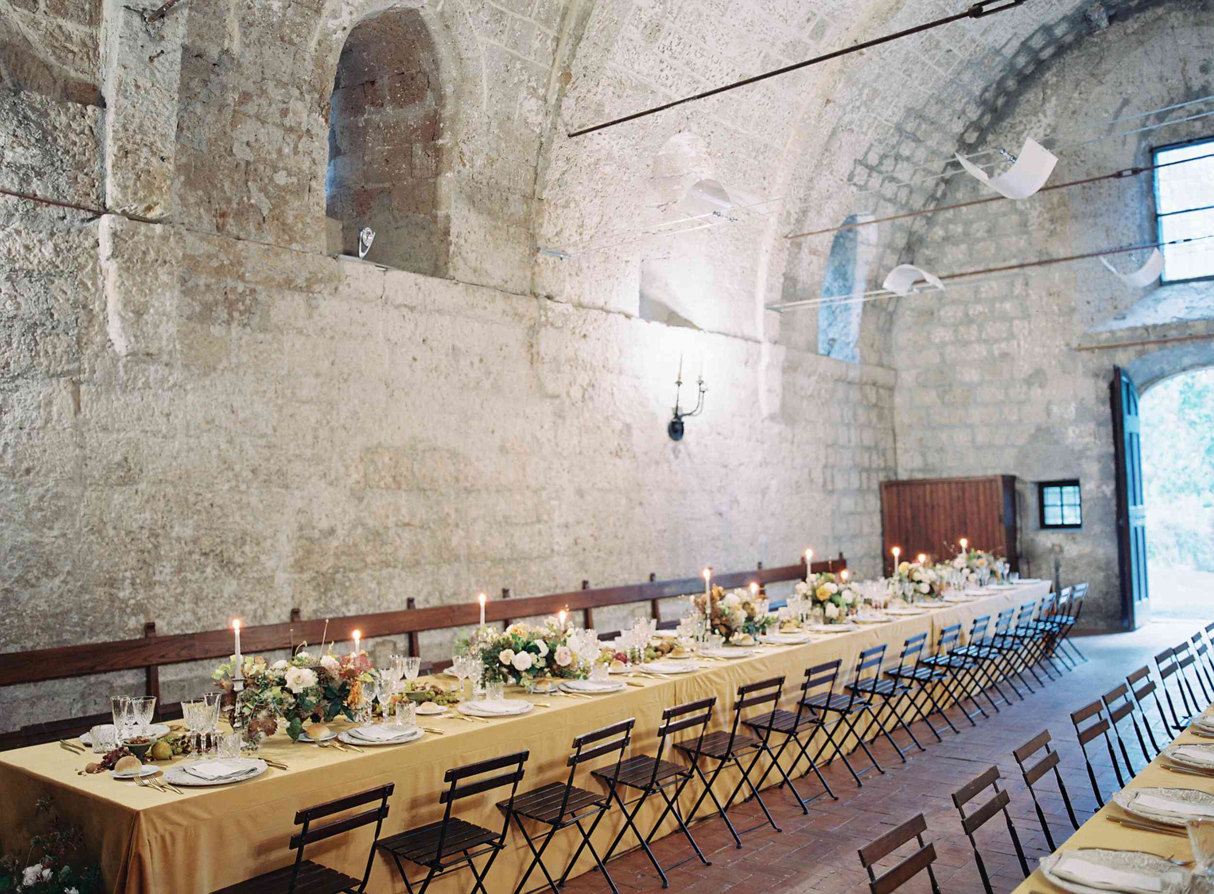 经典的拉巴迪亚意大利婚礼，浪漫的仪式桌